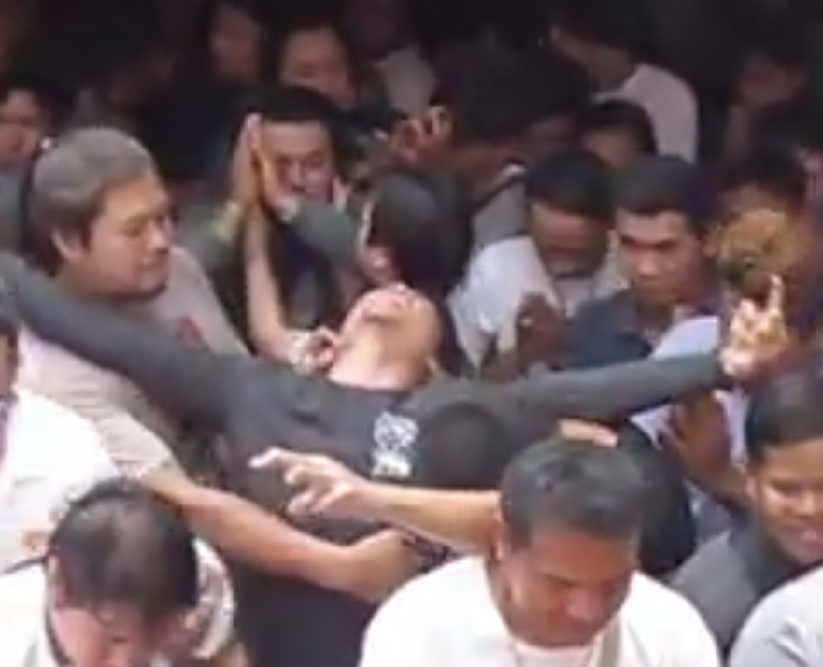 มากันด้วยแรงกตัญญ! ประมวลภาพ...โชว์พลังยันต์ “ของขึ้น” กลางพิธีไหว้ครู!((มีคลิป!)) เปิดประวัติหลวงพ่อเปิ่น คุณธรรมนำให้ศักดิ์สิทธิ์!!!