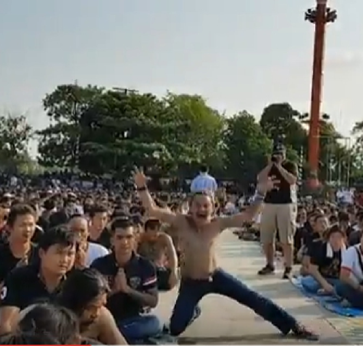 มากันด้วยแรงกตัญญ! ประมวลภาพ...โชว์พลังยันต์ “ของขึ้น” กลางพิธีไหว้ครู!((มีคลิป!)) เปิดประวัติหลวงพ่อเปิ่น คุณธรรมนำให้ศักดิ์สิทธิ์!!!