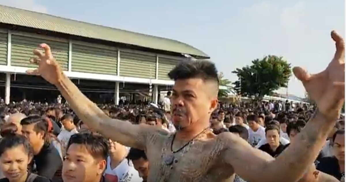 มากันด้วยแรงกตัญญ! ประมวลภาพ...โชว์พลังยันต์ “ของขึ้น” กลางพิธีไหว้ครู!((มีคลิป!)) เปิดประวัติหลวงพ่อเปิ่น คุณธรรมนำให้ศักดิ์สิทธิ์!!!