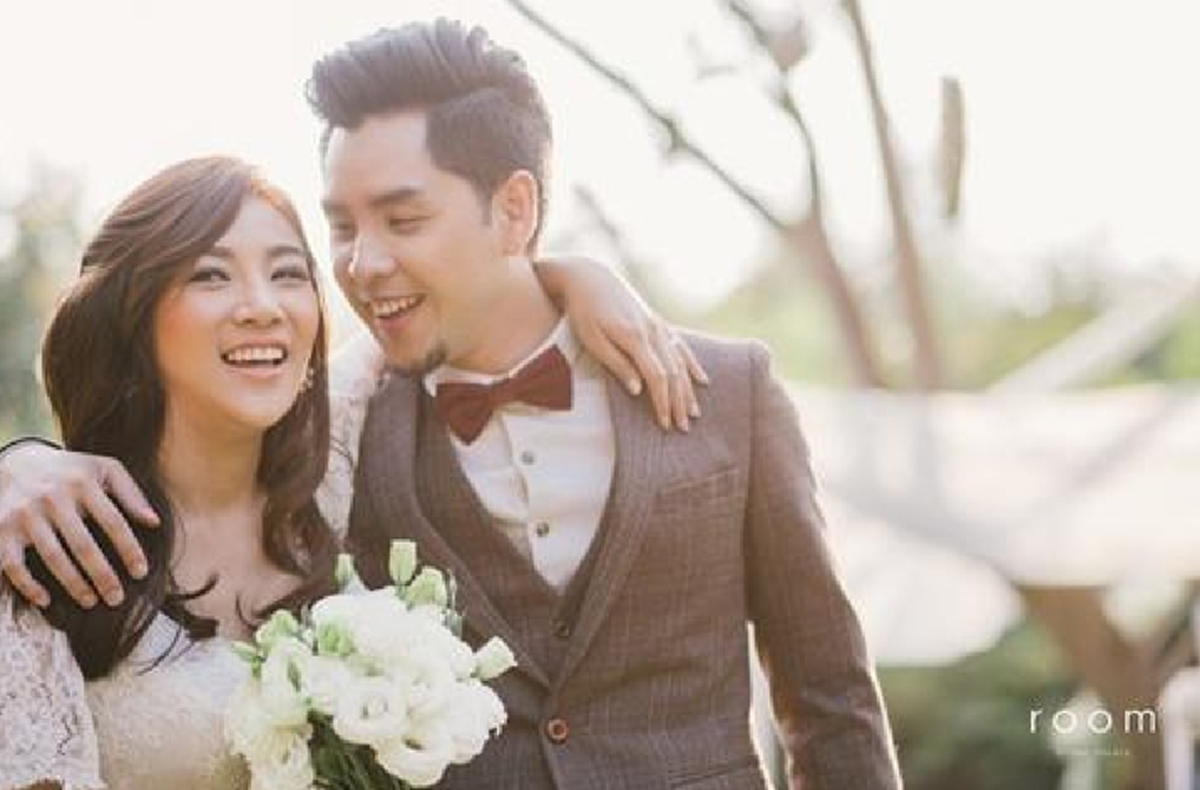 กรี๊ดด!!...เจ๊จะไม่ทน! เปิดภาพสวีทเว่อร์ "ทอม Room39" กับ "น้องฟิล์ม" ภรรยาสาวนอกวงการ งานนี้บอกเลยหวานจนน้ำตาลเรียกพี่!!! (ชมภาพ)