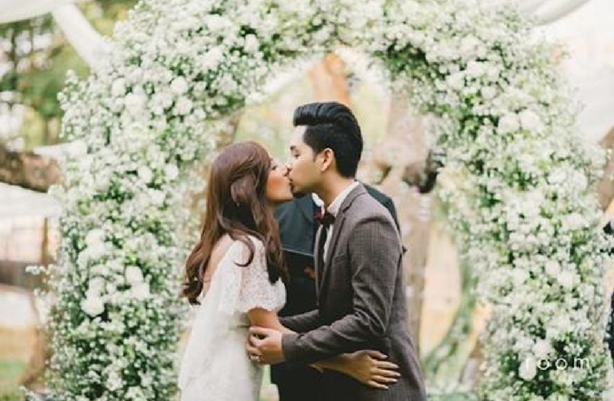 กรี๊ดด!!...เจ๊จะไม่ทน! เปิดภาพสวีทเว่อร์ "ทอม Room39" กับ "น้องฟิล์ม" ภรรยาสาวนอกวงการ งานนี้บอกเลยหวานจนน้ำตาลเรียกพี่!!! (ชมภาพ)