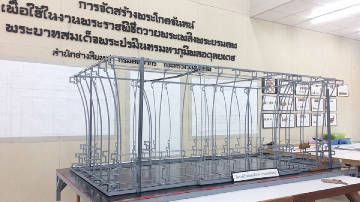 ถวายความอาลัย!! สำนักช่างสิบหมู่ เร่งเขียนแบบพระโกศจันทน์ พระบรมศพ "พระบาทสมเด็จพระปรมินทรมหาภูมิพลอดุลยเดช" คาดจะแล้วเสร็จกลางเดือนนี้!!!