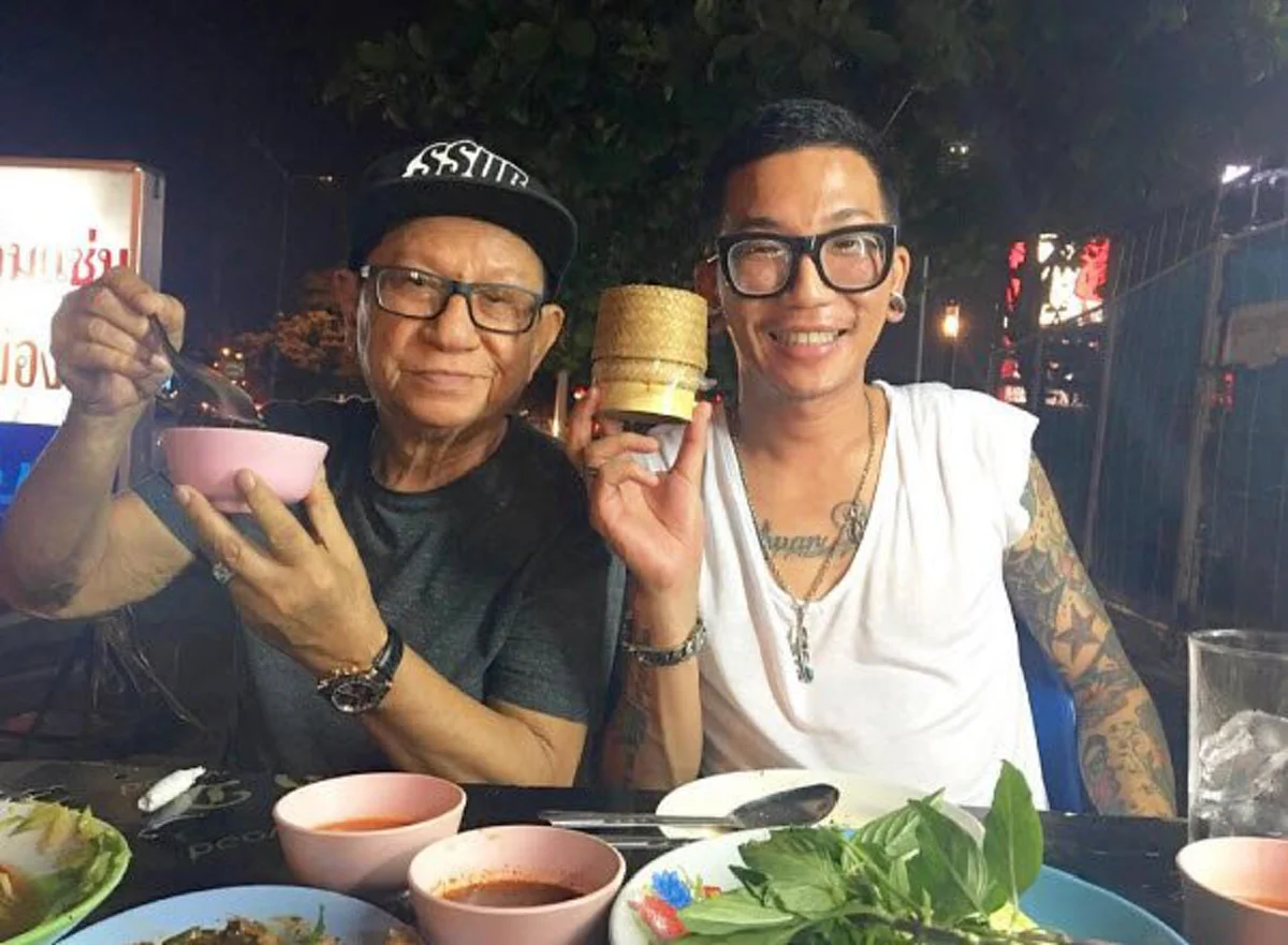 "แจ๊ส ชวนชื่น" สื่อความคิดถึงพ่อดม ผ่านรูปหัวใจสีดำ แฟนคลับน้ำตาซึม กลั้นใจร้องเพลงแทรกเสียงสะอื้น(คลิป)