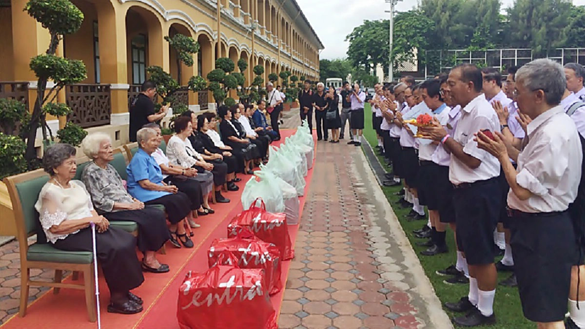 แด่ความทรงจำวัยเยาว์!...ศิษย์เก่าคนดังสวนกุหลาบย้อนวัยแต่งชุด นร. จัดกิจกรรม "วันมหัศจรรย์สุภาพบุรุษสวนกุหลาบ" รับเปิดเทอม