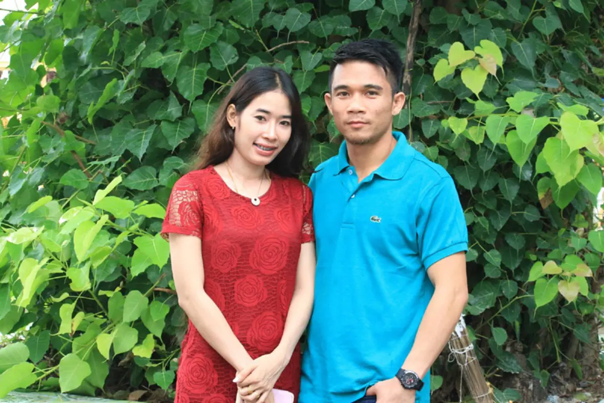 สุภาพบุรุษตัวจริง..ยกนิ้วให้!! เเม้คิวเดินสายออกสื่อจะเเน่นเอี้ยด.."เจ้าเเหลม"ก็ไม่ลืมหน้าที่ดูเเล "น้องเก๋"เเฟนสาวที่กำลังป่วย(รายละเอียด)