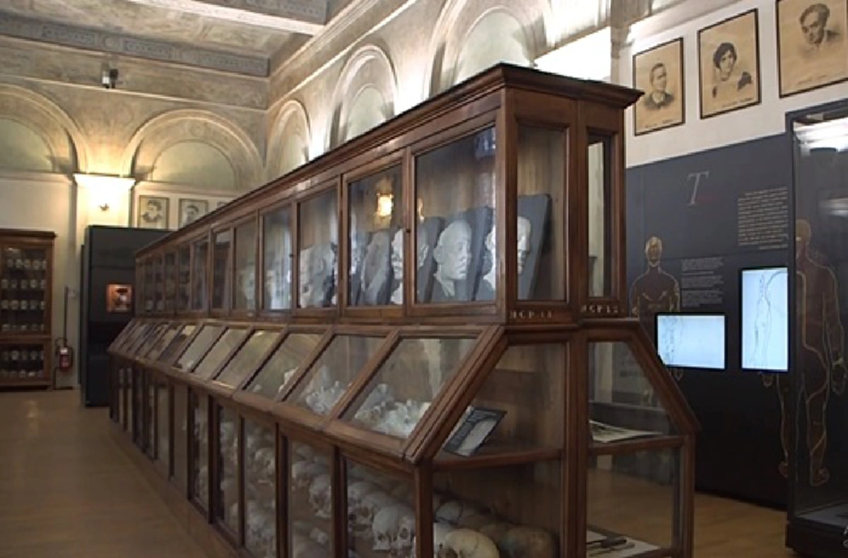 หลอนได้อีก!! พาชม..พิพิธภัณฑ์ชวนหลอน ที่รวบรวมเรื่องราวของเหล่าอาชญากรโดยใช้ทฤษฎีอาชญาวิทยา แถมมีโครงกระดูกของ "ผู้ก่อตั้ง" มาจัดแสดงด้วย !!