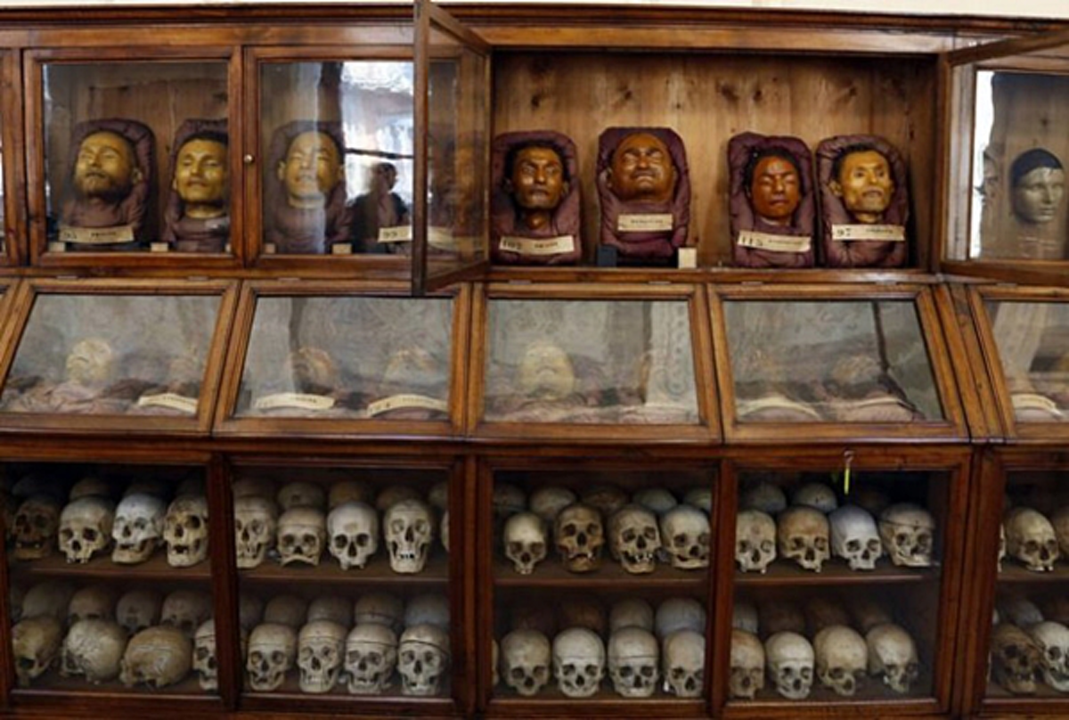 หลอนได้อีก!! พาชม..พิพิธภัณฑ์ชวนหลอน ที่รวบรวมเรื่องราวของเหล่าอาชญากรโดยใช้ทฤษฎีอาชญาวิทยา แถมมีโครงกระดูกของ "ผู้ก่อตั้ง" มาจัดแสดงด้วย !!