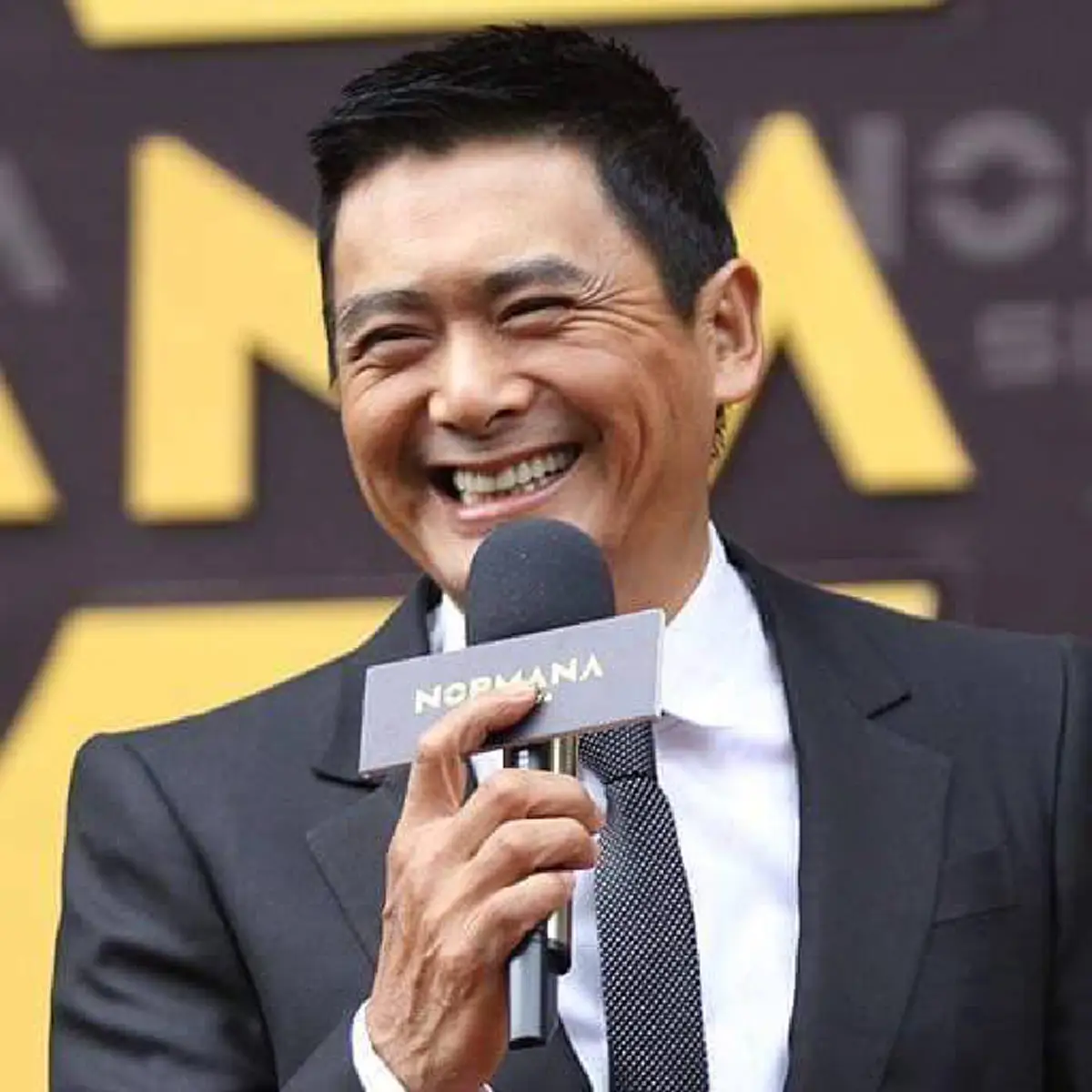 นักแสดงรุ่นใหญ่ "โจวเหวินฟะ" เผยอยากมีชีวิตเรียบง่าย เตรียมยกสมบัติ 2 หมื่นลบ.ให้การกุศล ขอใช้เดือนละ 3 พันพอ!