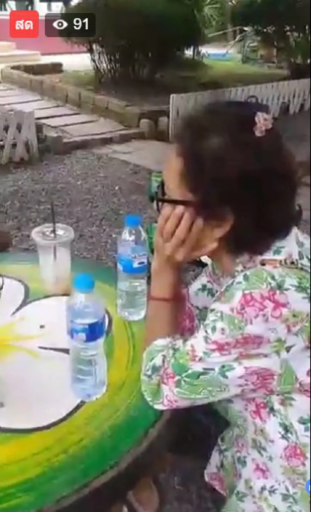 เหมาะสมแล้วหรือ !!! "พี่สาวเปรี้ยว"ไลฟ์สดเยี่ยมเปรี้ยวในคุก พร้อมขอเสียงคนรักเปรี้ยวกดหัวใจเยอะๆ สังคมถามทำแบบนี้ได้หรอ? (คลิป)