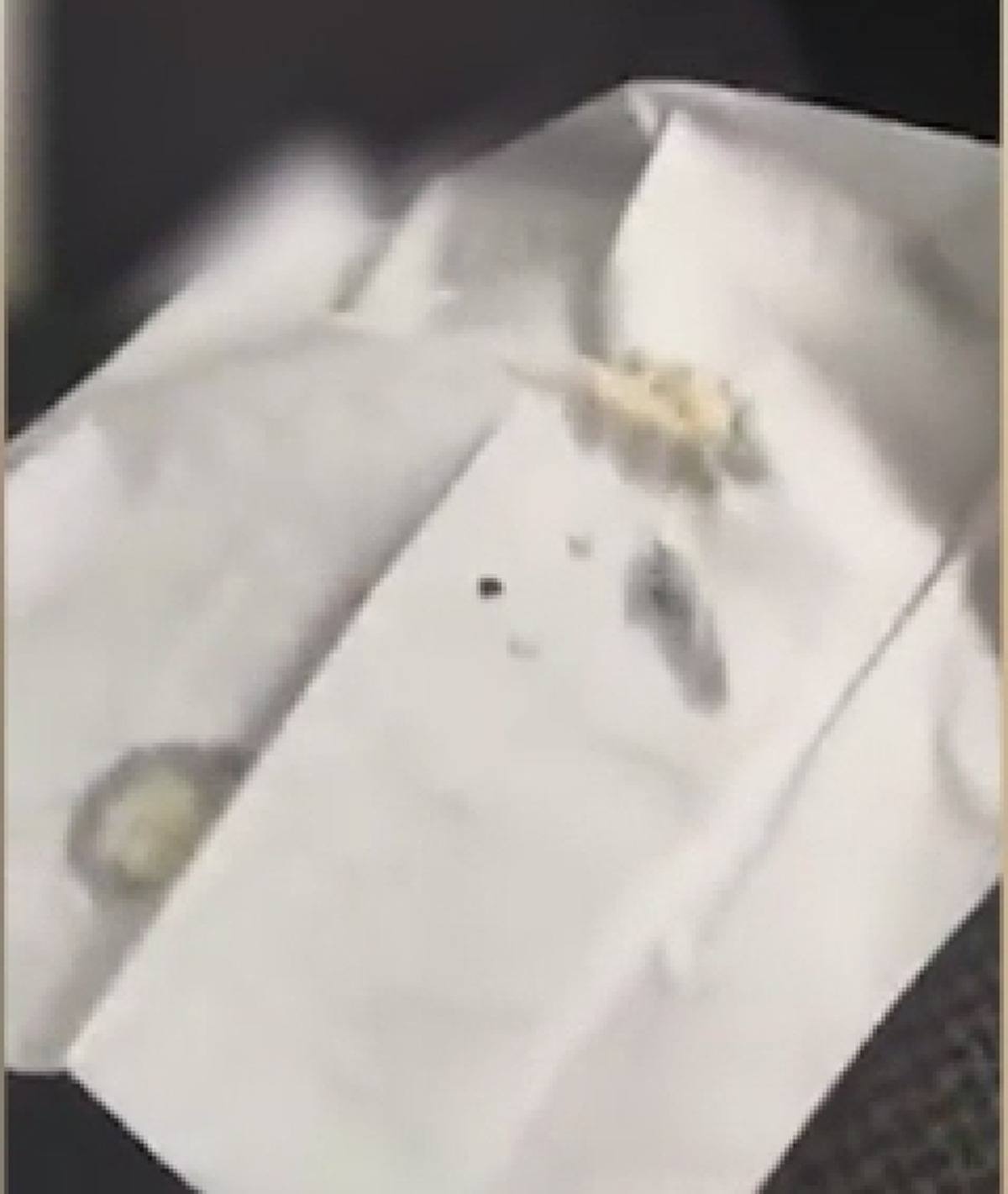 เห็นอย่างนี้แล้ว จะกล้าซื้อกินอีกไหม?! อ้วกแทบพุ่ง สั่งกาแฟ แต่กลับได้ สิ่งนี้แถมมาด้วย