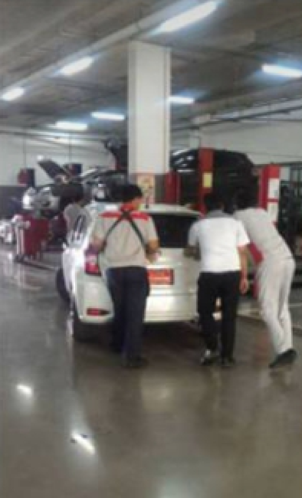 ช่วยผมด้วยครับ!! ทุกข์คนซื้อรถป้ายแดงแท้ๆ เจอสารพัดปัญหาเข้าเช็คศูนย์จนช่างถึงอ่อนใจไม่กล้าขับทดสอบ เพราะสภาพมันระดับย้อมแมวขาย ?? (คลิป)