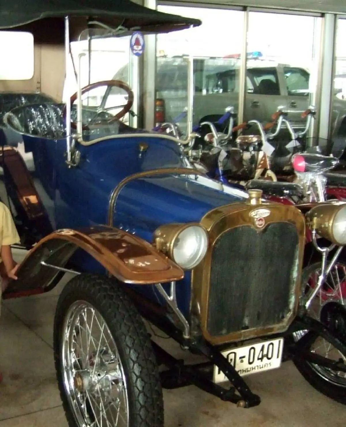 ทุกคันงามสง่ามาก!!! เปิดภาพรถยนต์พระที่นั่งของ "ในหลวง ร.๙ " ที่บางคันน้อยคนจะได้ยลโฉมพร้อมรายละเอียด