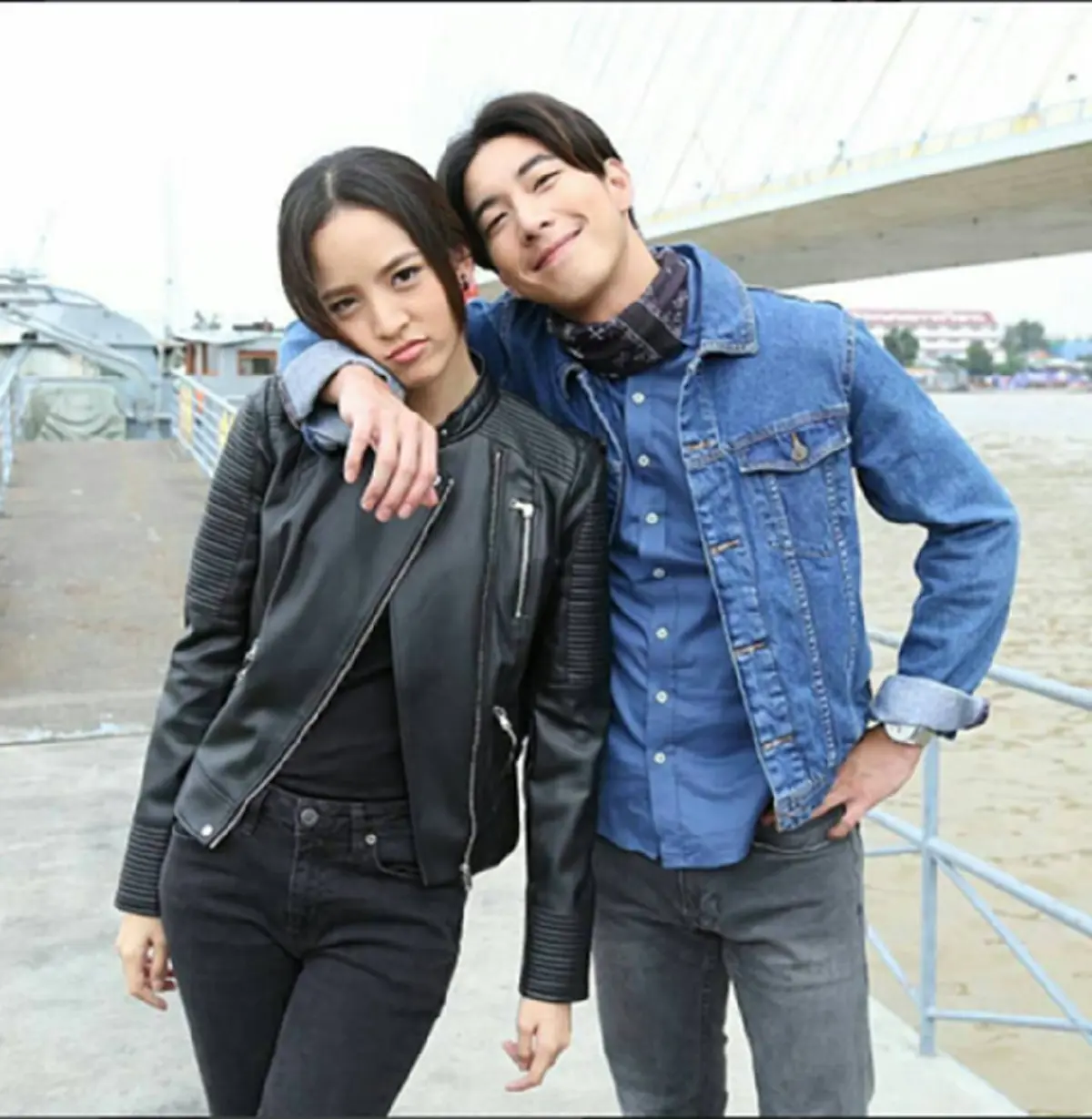 จิกหมอนขาดกระจุย !! เปิดคลิป "โตโน่ - ณิชา" แนบชิดใกล้กันสุดๆ ทำเอาแฟนคลับฟินเวอร์ !? (คลิป)