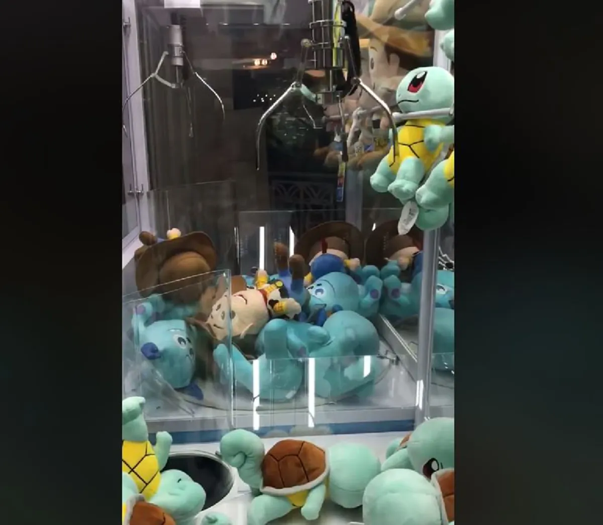 เคาะ รอ คีบ!! หนุ่มเผยเทคนิคชั้นเซียนคีบตุ๊กตาอย่างไรให้ได้กลับบ้าน หยอดเงินไม่เสียใจ โอ้แม่เจ้ามันง่ายมาก โง่มาตั้งนาน (คลิป)