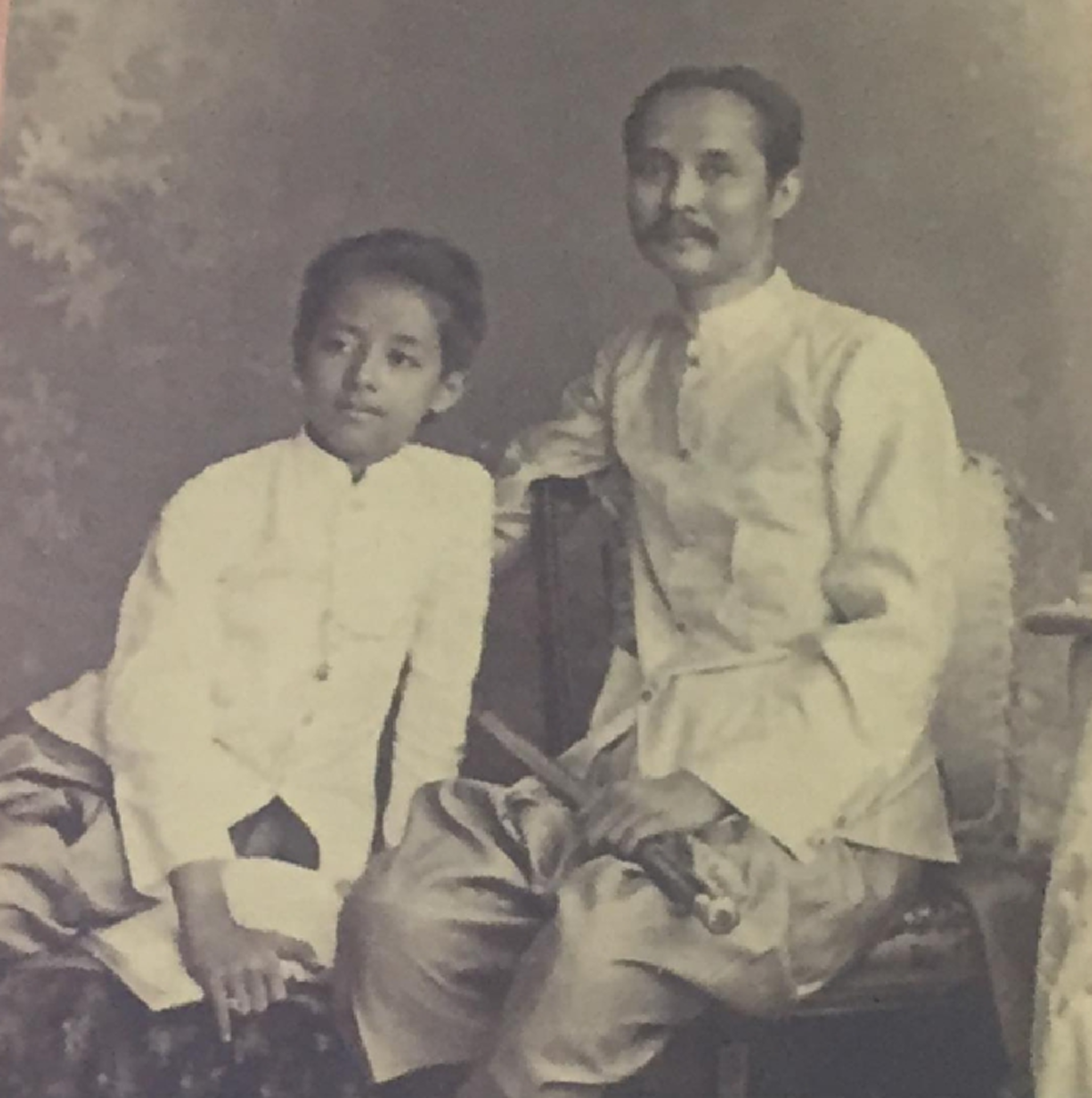 ภาพประวัติศาสตร์ครั้งสำคัญ!! ฮิวโก้ เปิดวังปารุสกวัน จัดนิทรรศการ จักรพงษ์นิทรรศน์ พร้อมเผยภาพเทียบเคียง เจ้าฟ้าจักรพงษ์ภูวนาถ เสด็จทวด