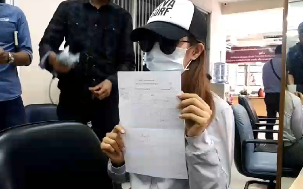 อีกแล้วครับท่าน?? แต่รอบนี้ไม่ต้องดูบุรีรัมย์!! อดีตหญิงคนสนิท "อาทิตย์ ดาวสว่าง" โร่แจ้งความความอดีตนักบอลทีมชาติยืมเงินไป 2แสนไม่ยอมคืน!!