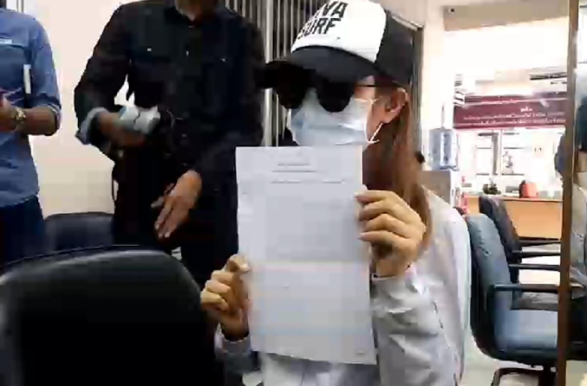 อีกแล้วครับท่าน?? แต่รอบนี้ไม่ต้องดูบุรีรัมย์!! อดีตหญิงคนสนิท "อาทิตย์ ดาวสว่าง" โร่แจ้งความความอดีตนักบอลทีมชาติยืมเงินไป 2แสนไม่ยอมคืน!!