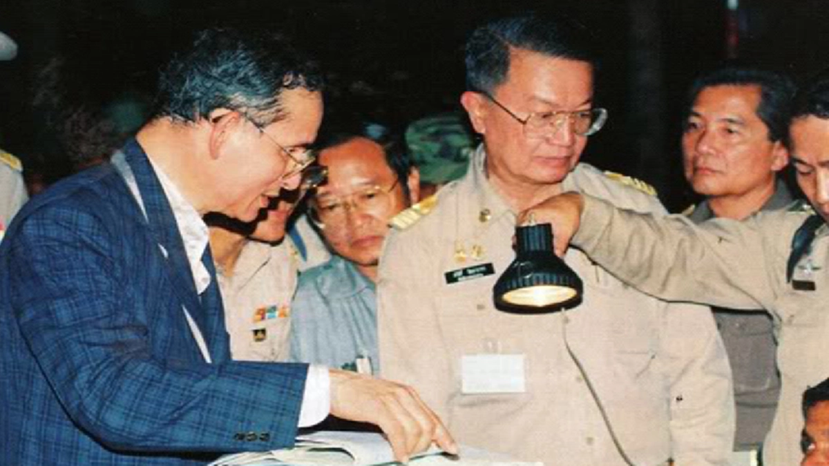 “....อธิบดี อย่าลืมซ่อมรั้วให้เขานะ....”พระราชดำรัสรับสั่งที่มีต่ออดีตองคมนตรีเมื่อออกทรงงานและดูแลทุกข์สุขของประชาชนด้วยพระเมตตา