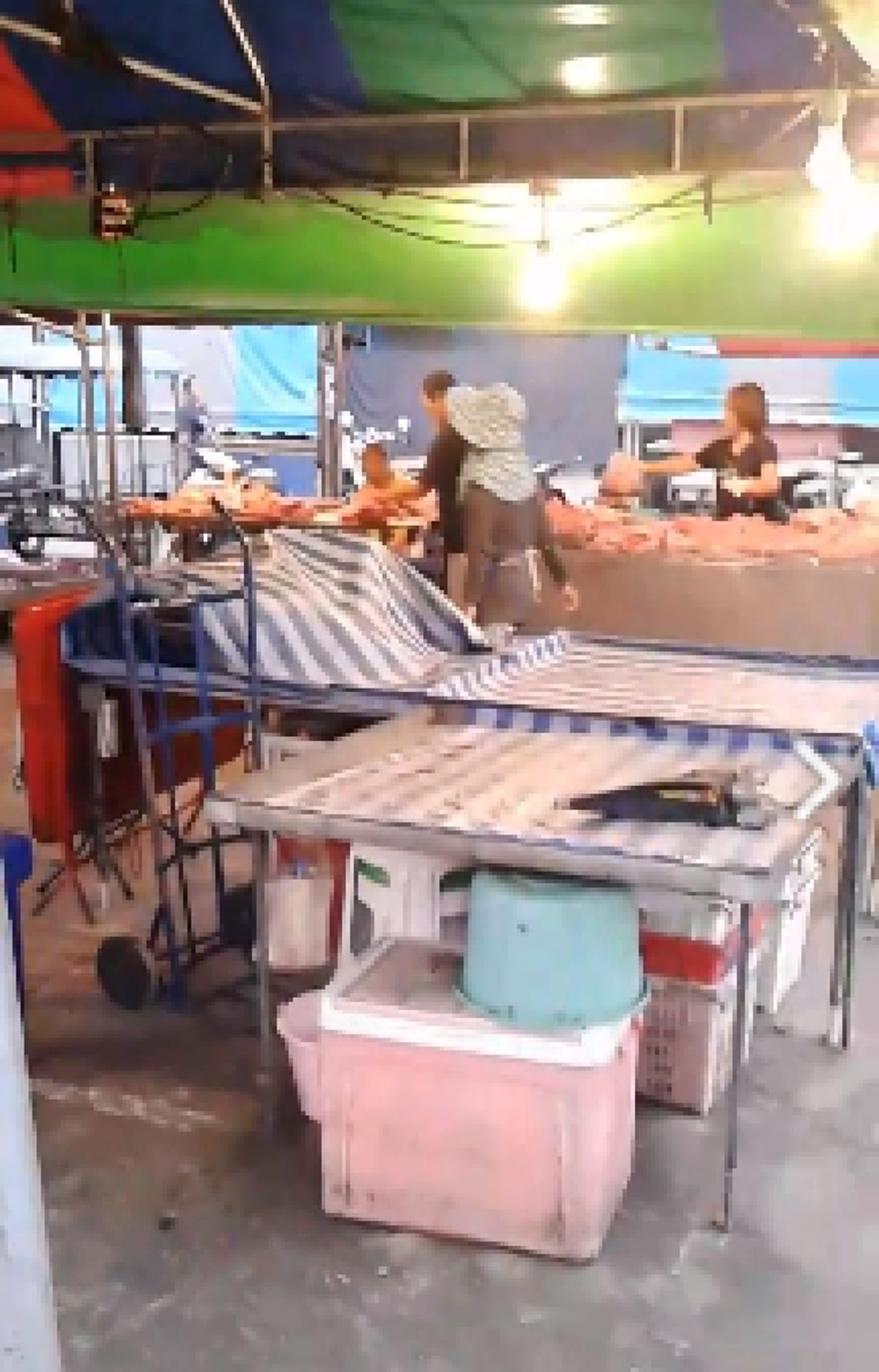 ถ้าคุณมีปัญหาเจอกับผมได้!!  เทศกิจ ลั่น!!ไม่ใช่ที่มรดกไม่สามารถตกทอดให้ลูกหลานได้ หลังลูกชายพ่อค้าอยากขายของต่อ ไม่ยอมเซ้งร้าน(เจอดี-มีคลิป)