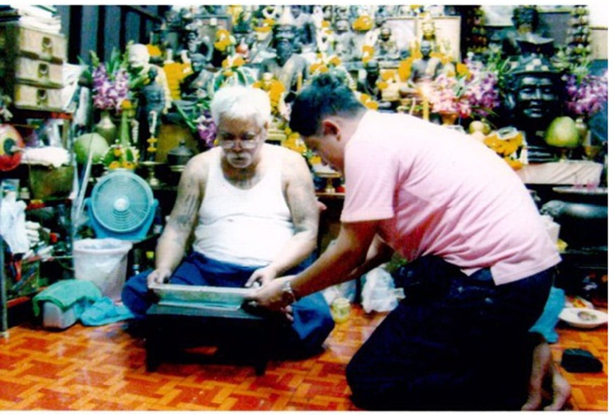 เปิดประวัติไม่ธรรมดา  อาจารย์ทอง ตลาดพลู  ปรมาจารย์ด้านสักยันต์.. สืบสานตำรับวิชาจาก อาจาย์เที่ยง น่วมมานา โดยตรง!!