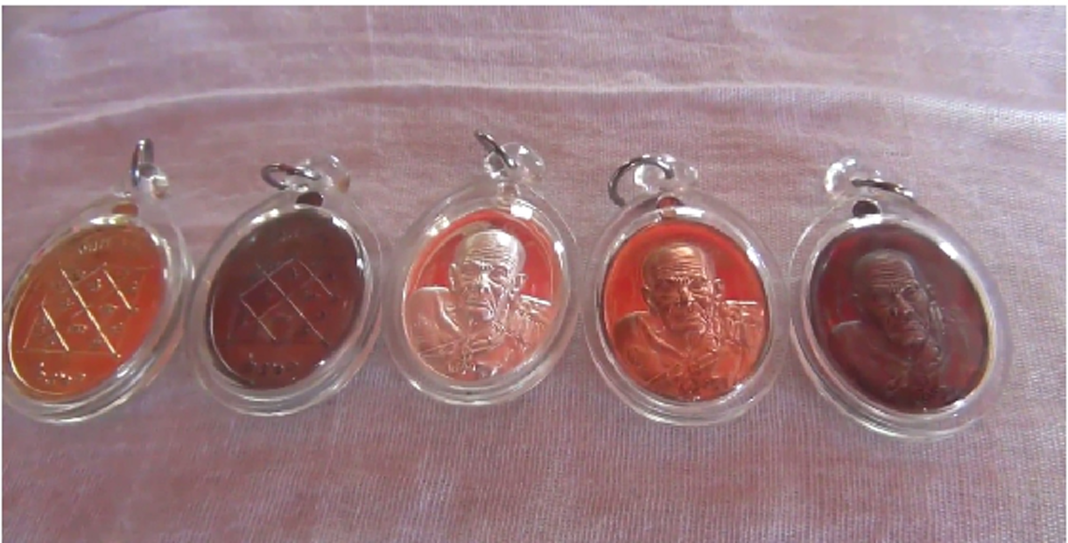 เพื่อเป็นศิริมงคล!!ปลุกเสกเหรียญหลวงปู่ทวด แจกจ่ายให้ทหาร ตำรวจชายแดนใต้ ระหว่างพิธีได้เกิดอภินิหาร คนร่วมงานยกมือสาธุด้วยความศรัทธา