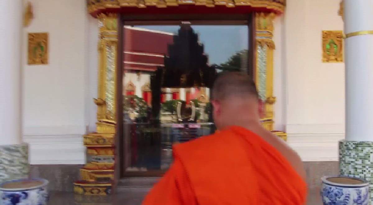 แปลกจริงหนอ!! รูปหล่อเกจิดังใส่แว่นเรแบนด์ เจ้าอาวาสเผยลูกศิษย์นำมาใส่ ชี้เป็นเอกลักษณ์ที่แสดงถึงตัวหลวงพ่อขณะมีท่านยังมีชีวิตอยู่