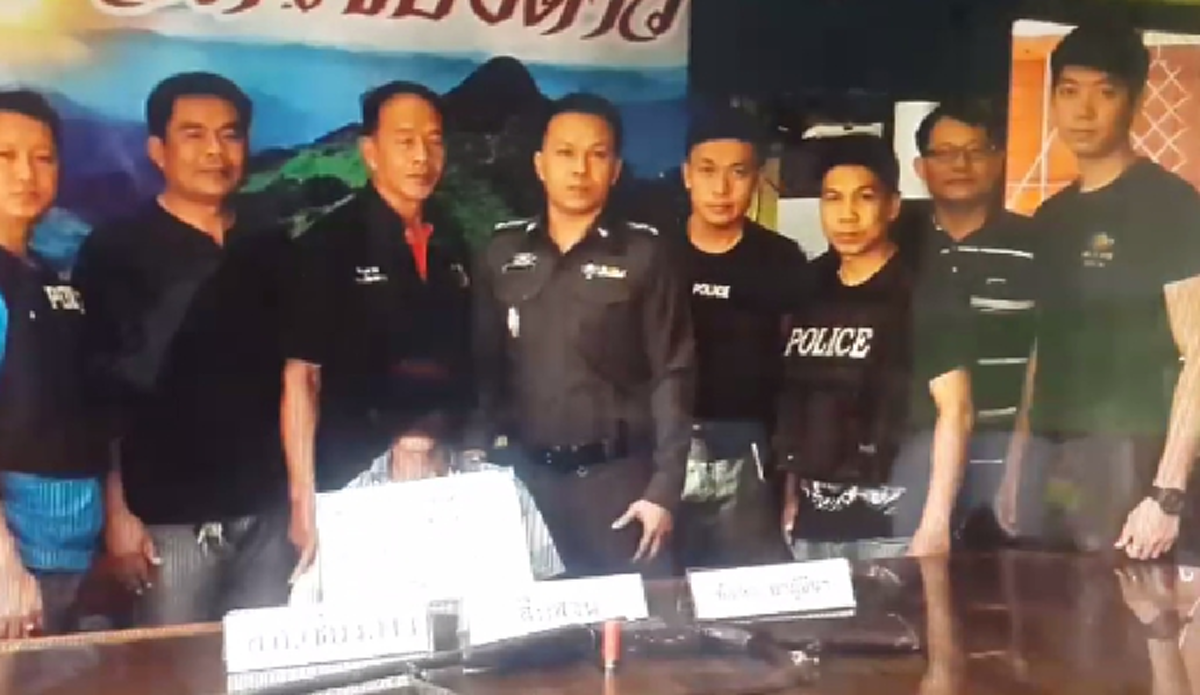 โรคประสาทกำเริบหรือฉุดจัด!!! น้องเมียเครียดพี่เขยไม่พาไปเอายา คว้าปืนลูกซองยิงดับ ก่อนยืนถือปืนรอมอบตัว!!!