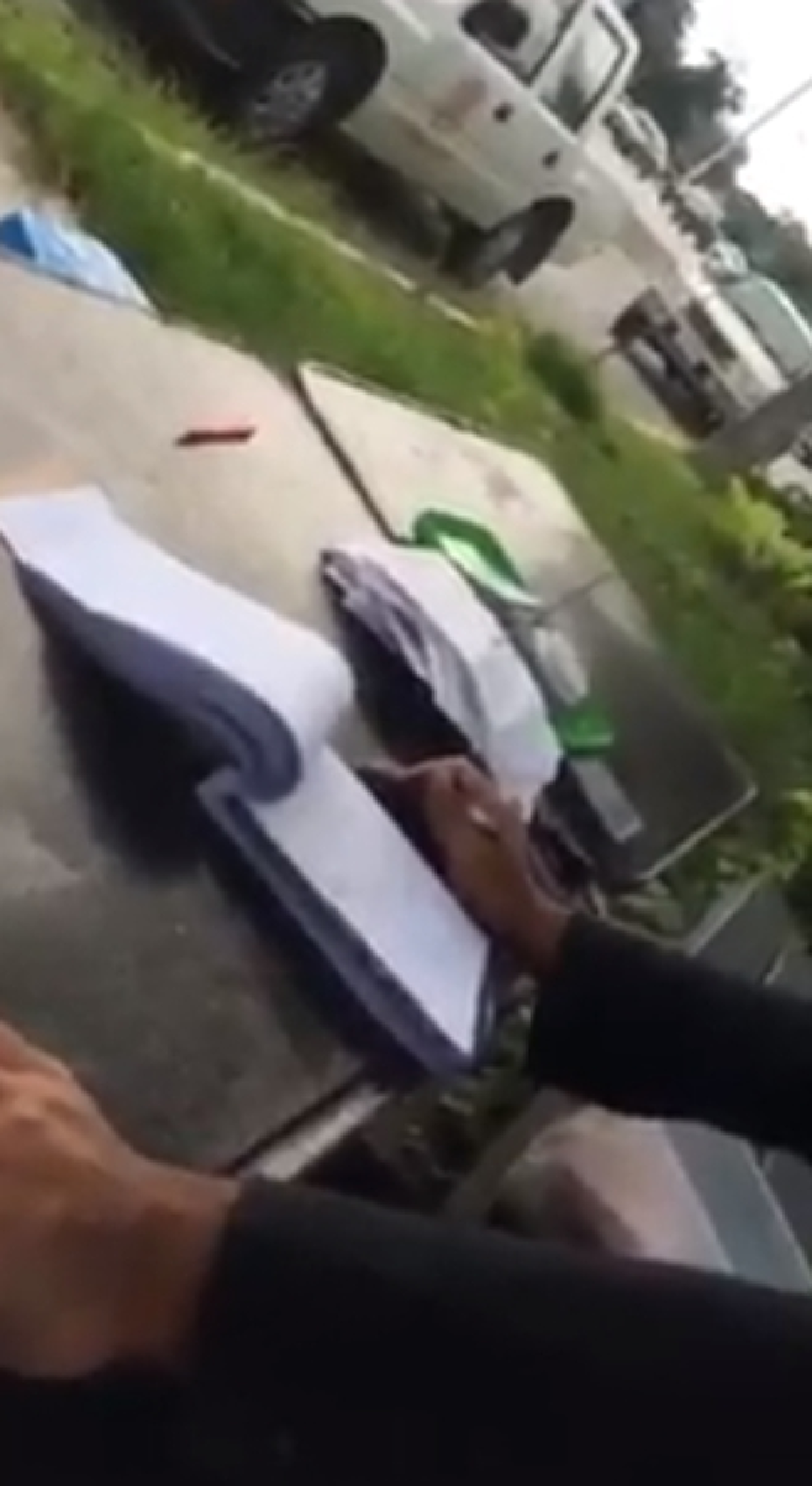 แบบนี้ก็ได้หรอ ??หนุ่มสุดงง โดนตำรวจเขียนใบสั่ง แต่ถูกยึดใบขับขี่ แถมสมุดเหลือง-เปรียบเทียบปรับก็ไม่มี พอถามหาคำตอบทำเอาเงิบ!! โอ้ละหนอตำรวจ