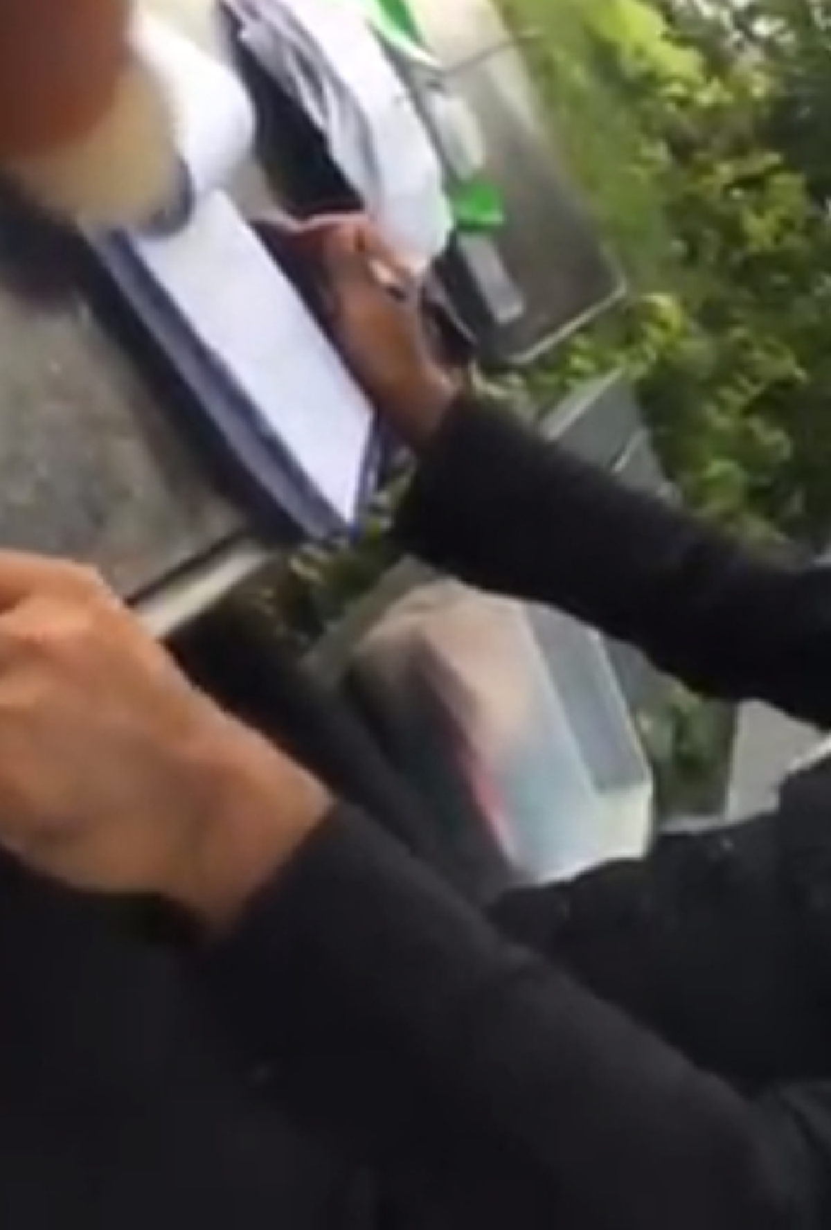 แบบนี้ก็ได้หรอ ??หนุ่มสุดงง โดนตำรวจเขียนใบสั่ง แต่ถูกยึดใบขับขี่ แถมสมุดเหลือง-เปรียบเทียบปรับก็ไม่มี พอถามหาคำตอบทำเอาเงิบ!! โอ้ละหนอตำรวจ