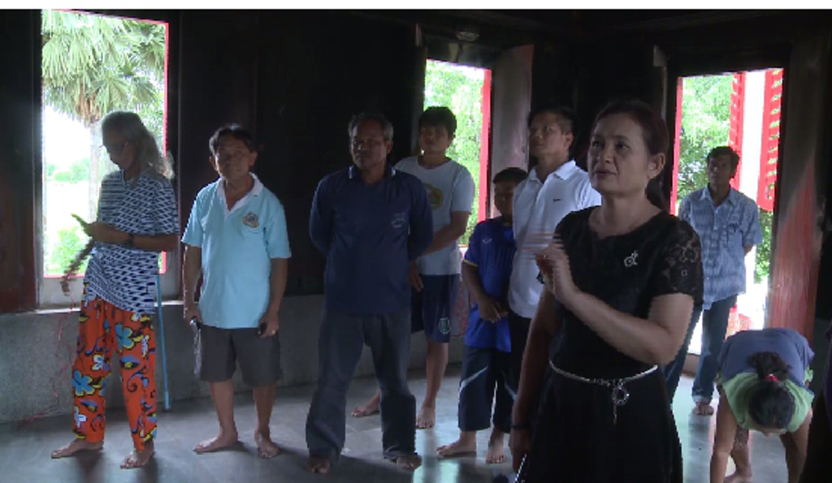 เกิดเหตุไฟไหม้ พระไม้เก่าแก่ เสียหายทั้งองค์ คาดเกิดจากชาวบ้านจุดธูปเทียนบูชาพระ แล้วเกิดไฟลุกไหม้