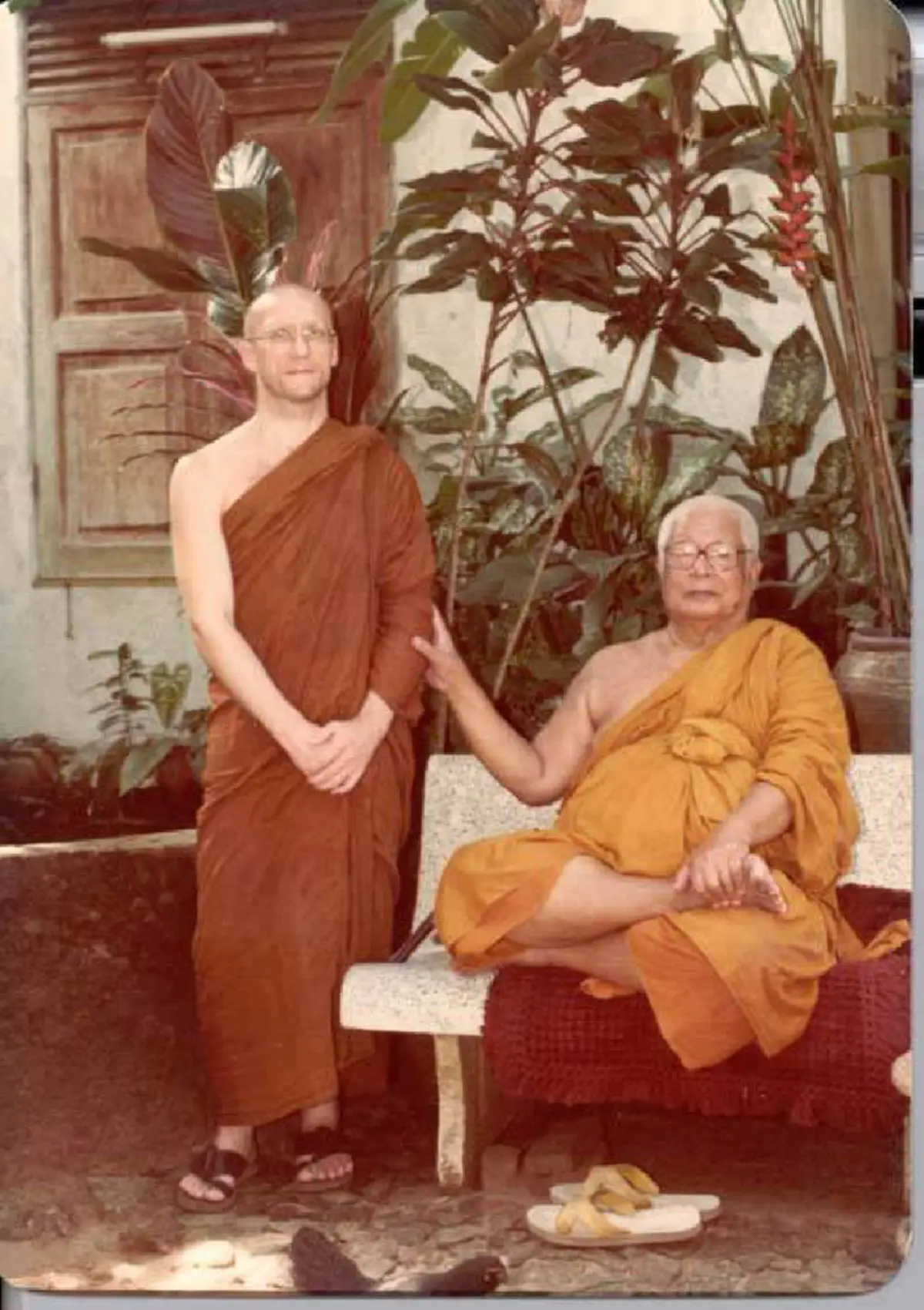 ความผูกพันของสองสำนัก!! จาก"วัดหนองป่าพง"ถึง"สวนโมกข์" สายสัมพันธ์ระหว่าง"หลวงพ่อชา"และ"ท่านพุทธทาสภิกขุ" นับเป็น “สหายธรรม”กันอย่างแท้จริง!