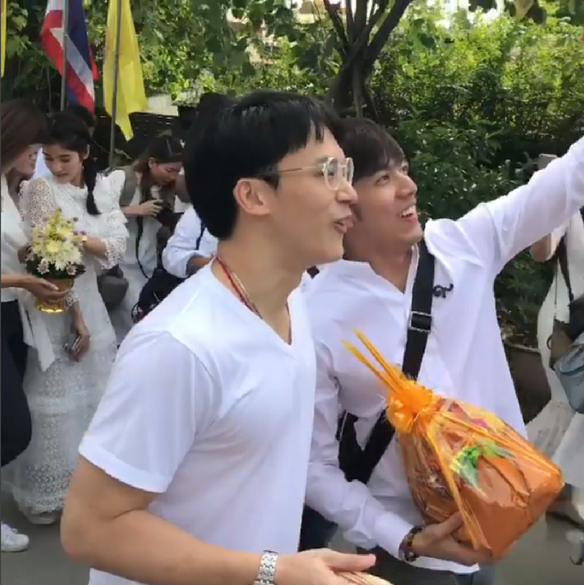 คึกครื้น!! "บี้ สุกฤษฎิ์" "ตั้ม วราวุธ"นำทีมเดอะสตาร์ เเดนซ์หน้านาค งานบวช "ซีดี กันต์ธีร์" แบบไม่มีใครยอมใคร!?!(มีคลิป)