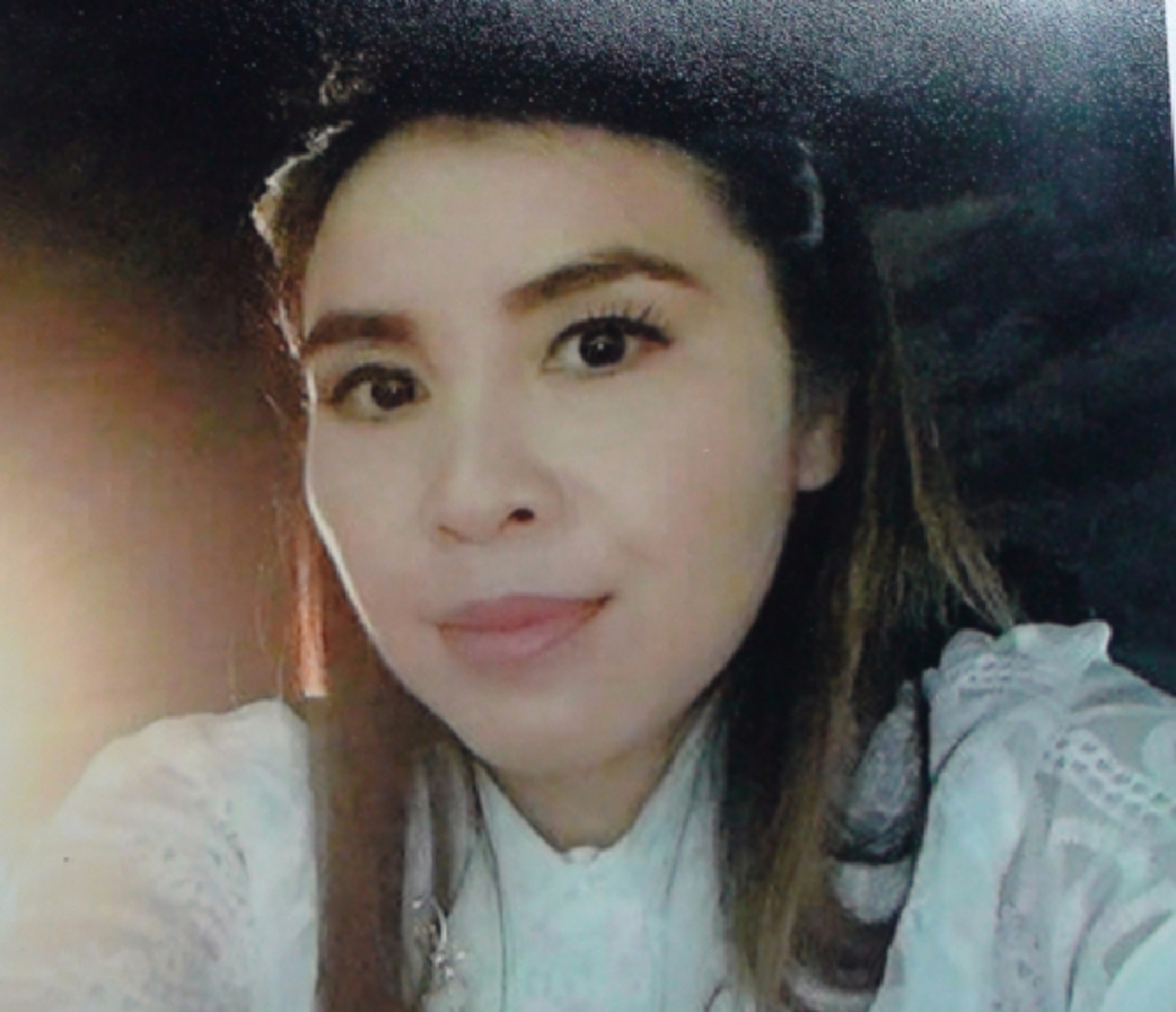 ได้พักแล้วนะแม่!! เผยภาพ "แม่ ผอ.อ้อย" ทรุดลงบนพื้น หลังพบร่างลูกสาว ทั้งเหนื่อย ทั้งเศร้า แต่ไม่ท้อ หลังพวกชั่วต้องชดใช้กรรม!! (ชมภาพ)