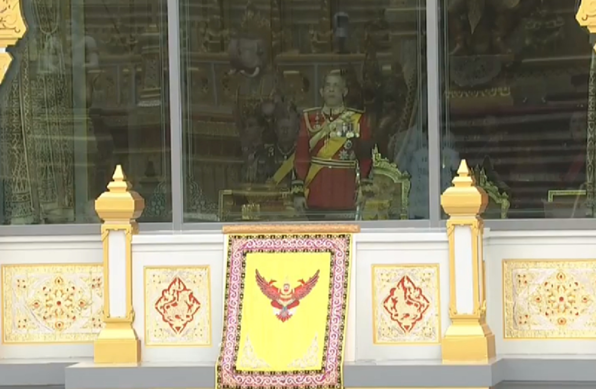 นาทีนี้...เศร้าแทบขาดใจ อัญเชิญพระบรมโกศขึ้นประดิษฐาน ณ พระจิตกาธาน บนพระเมรุมาศ