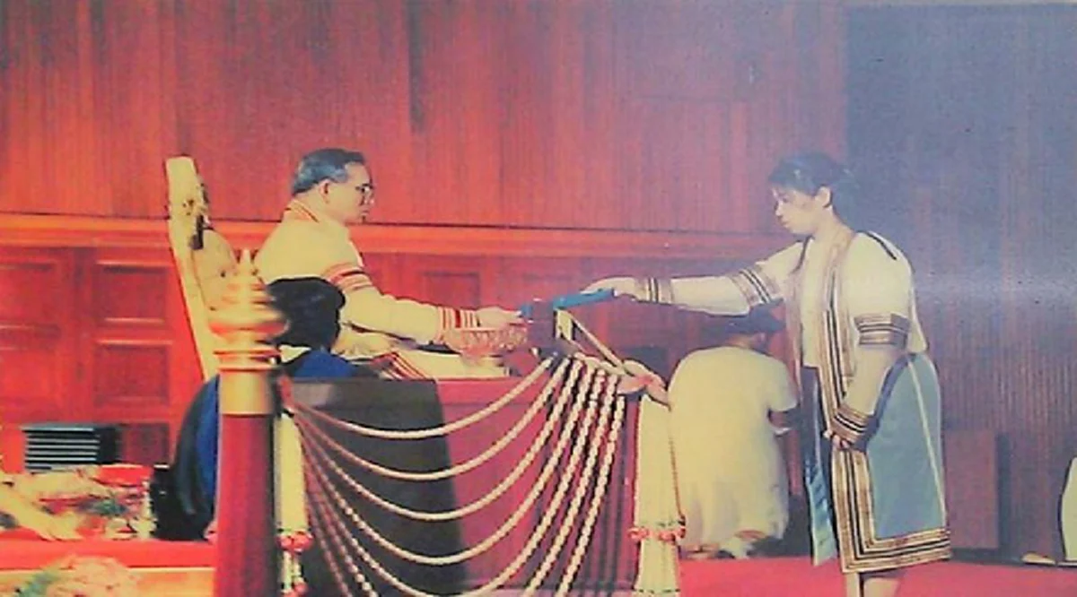 วันวานสุดประทับใจ เปิด "บัณฑิตคนสุดท้าย" ที่ได้รับพระราชทานปริญญาบัตรจากพระหัตถ์ในหลวง ร.๙