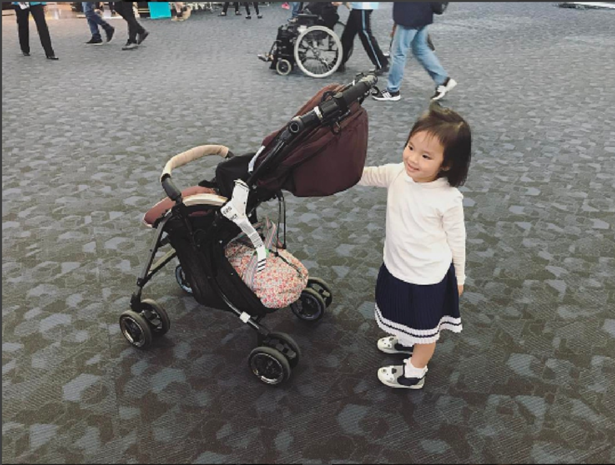 น้องปีใหม่แฮปปี้สุดๆ!!คุณแม่แอฟ ทักษอร พาลูกสาวสุดที่รัก น้องปีใหม่ ไปเที่ยวต่างประเทศ พร้อมแท็กทีมพาคุณตาคุณยายไปด้วย (ภาพ-คลิป)