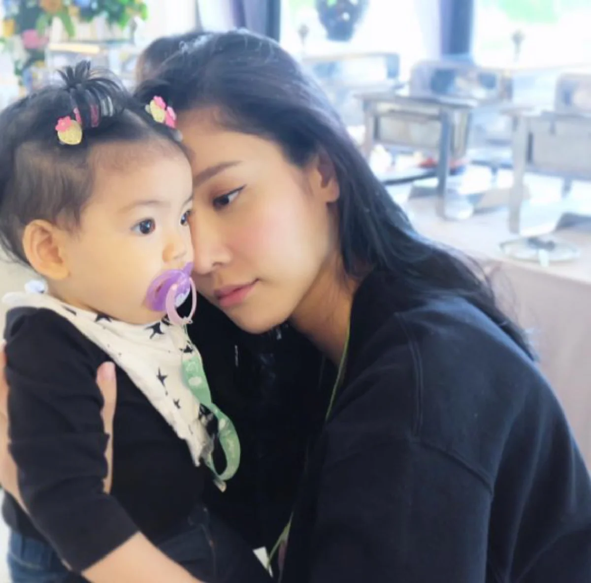 ***เรื่องมันมีอยู่ว่า !!! ส่องภาพลูกสาวของ "แตงโม นิดา" ล่าสุดอายุ 1 ขวบแล้ว ยิ่งโตยิ่งน่ารัก ทำเอาหลายคนที่ได้เห็นถึงกับหลงหนักมาก !?