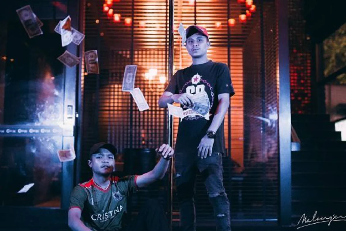 อุต๊ะ ว้ายกรี๊ด !! เปิดภาพปัจจุบัน " ยอดชาย " เจ้าของวลี " อ่ะฮึ้ย ยอดชายรับบ่ได้เล้ย " เปลี่ยนไปจนแทบไม่เชื่อสายตา! ไปทำอะไรมา!!?