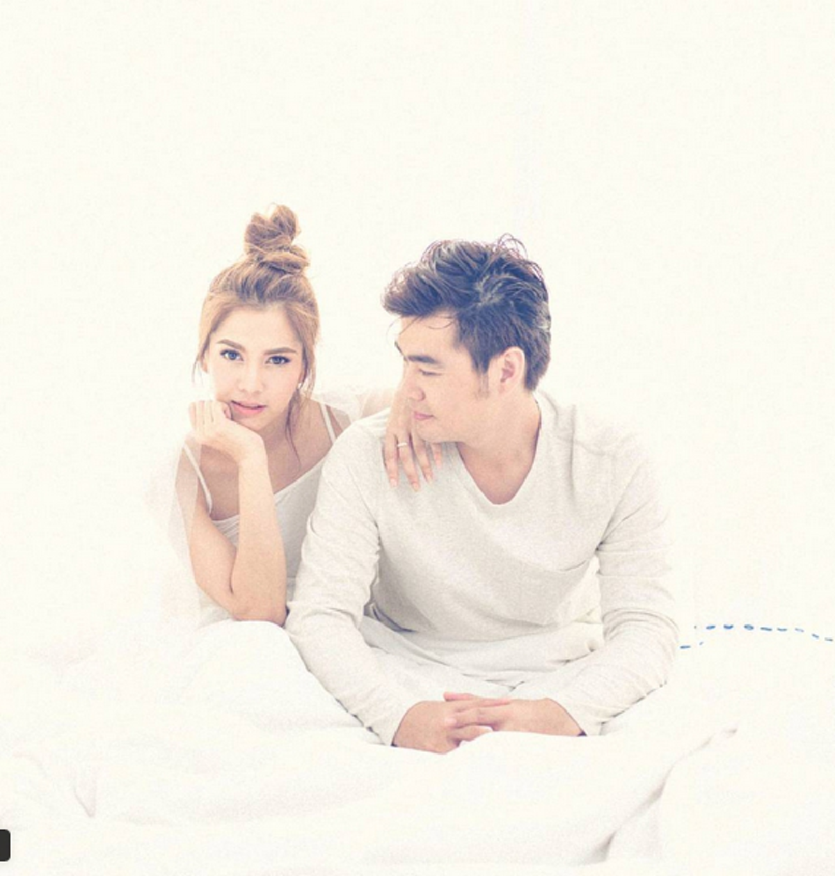 ฤกษ์งาม ยามดี !! "พั้นช์ วรกาญจน์" ควงแขน "ปลั๊ก อรรถกร" เข้าพิธีวิวาห์แสนเรียบง่าย ชื่นมื่นเป็นกันเอง ที่ จ.ชุมพร !! (ชมภาพ)