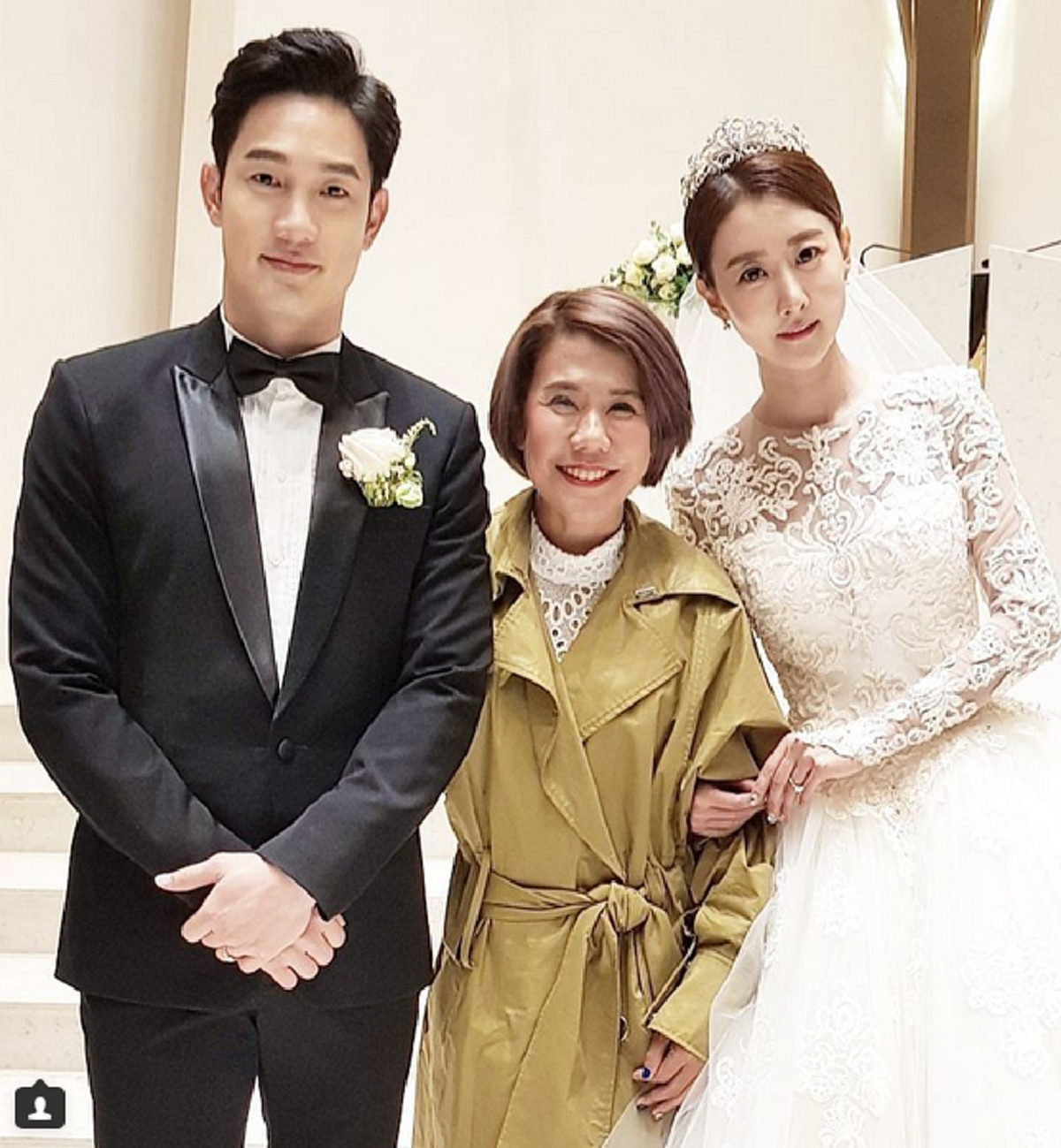 ลั่นระฆังวิวาห์ !! "อ้วน รังสิต" สละโสด ควงคู่แฟนสาวนางแบบ "ปาร์ค ฮยอนซอน" เข้าพิธีแต่งงานที่ประเทศเกาหลีใต้ !! (ชมภาพ)