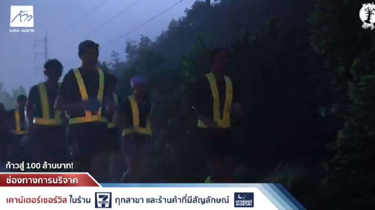 "คุณยายหอมแก้มผมหน่อยครับ"...ได้ยินเต็ม 2 หู สาวเล่านาที "ตูน บอดี้สแลม"ก้มกราบตักคุณยาย...ช็อตนี้ขโมยหัวใจไปเต็มๆ (มีภาพ)