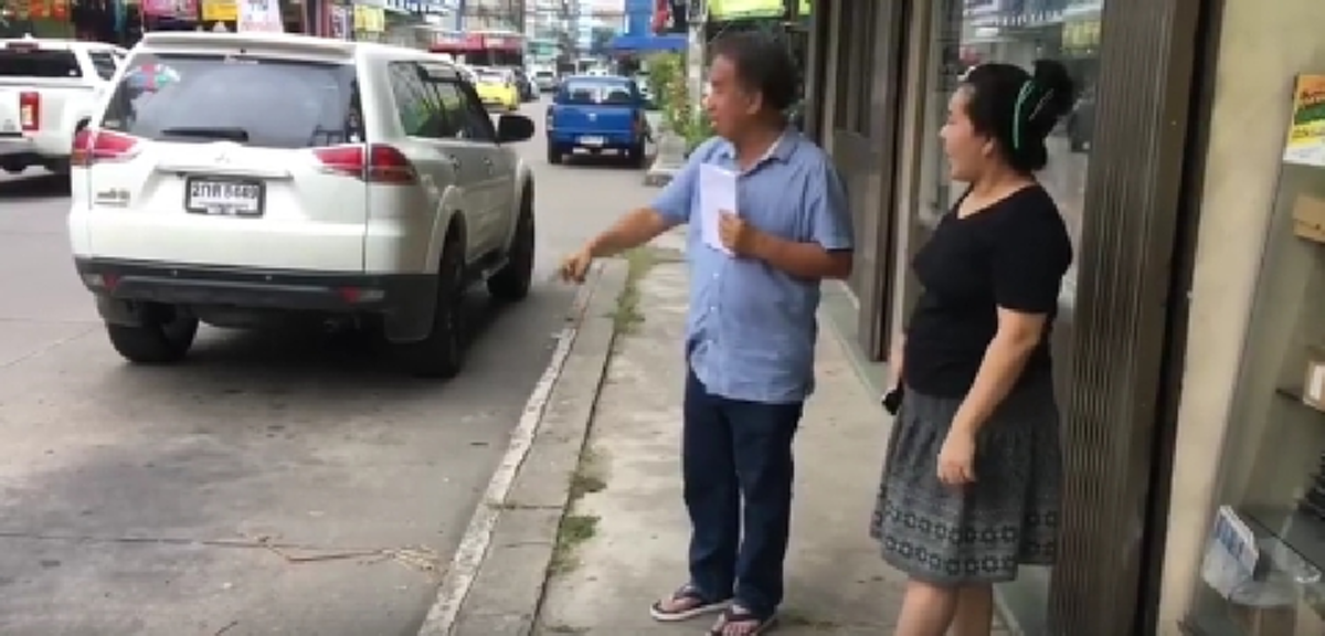 ไปกันใหญ่ล่ะทีนี้!! เปิดใจมนุษย์ป้าด่าเดือดสาวจอดรถหน้าร้าน โซเชียลมีงงกลายเป็นอีกคดี ทั้งๆ ที่คลิปก็ชัดอยู่นะใครผิดถูก #ใครแกล้งใคร? (คลิป)