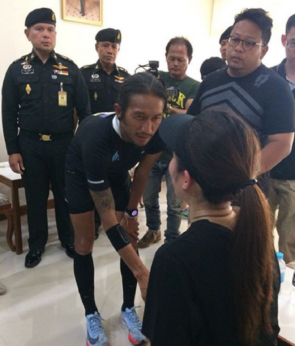 เปิดตัวตน จุ้มจิ้ม วรนันท์ คนที่พี่ตูนถามว่า “ไหวมั้ยคะ พี่ขอโทษนะ ต้องมาเหนื่อยเลย” พร้อมเผยเรื่องราวสุดซึ้งของ ตูน บอดี้สแลม