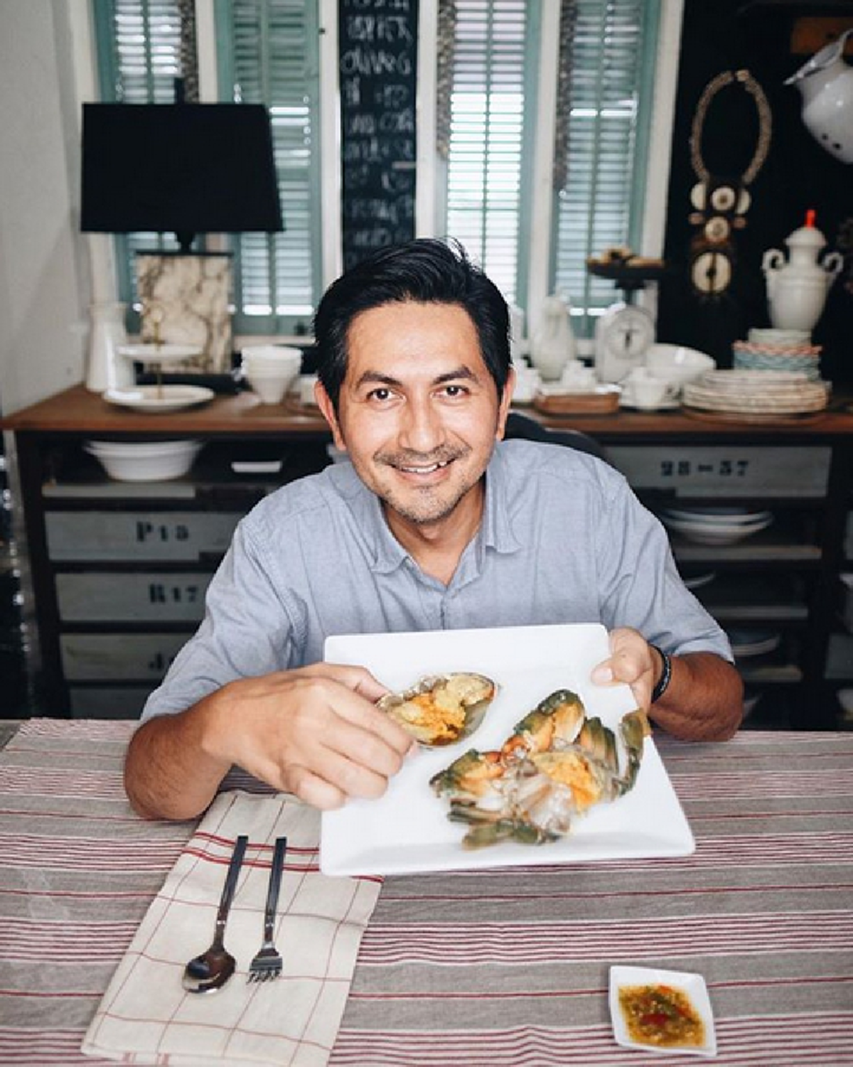 "ดุ๊ก ภาณุเดช" "พระเอกดาวร้าย" วัย 51 ปี กับไลฟ์สไตล์ในแต่ละวัน! ใช้ชีวิตแบบนี้สิถึงจะมีความสุข..ใครเห็นก็ต้องอิจฉา !! (ชมภาพ)