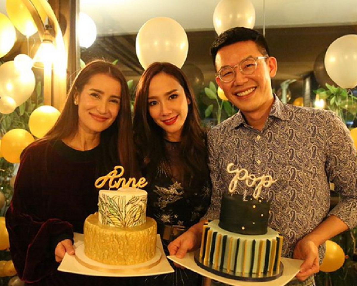 สองซุปตาร์เจอกัน!! แฟนคลับกรี๊ดลั่น  อั้ม พัชราภา เลี้ยงวันเกิดย้อนหลัง แอน ทองประสม