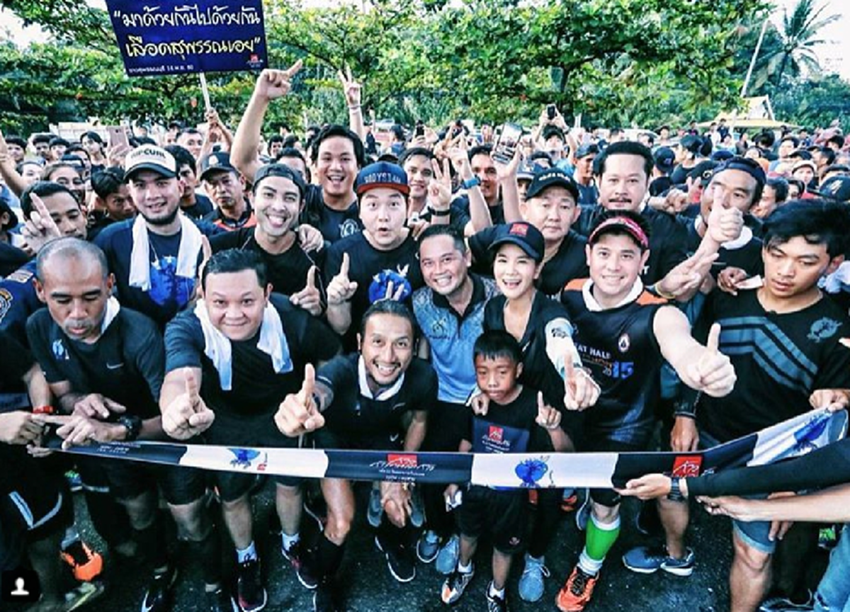 ร็อครุ่นใหญ่ออกโรงแล้ว!! "เสก โลโซ" โพสต์ซึ้งให้กำลังใจ "น้องตูน" แต่งานนี้ชาวเน็ตกลับเดือดแรง..หรือ "พี่เสก" ต้องออกวิ่ง!!?? (ชมภาพ)