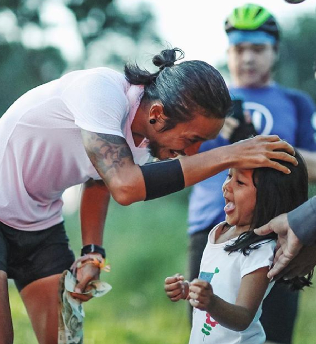 เด็กได้เรียนรู้จากพี่ตูน! แง่มุมดีๆจากบทความของคุณหมอ พี่ตูนวิ่ง ผู้ใหญ่สามารถยกตัวอย่างความดี-เสียสละของพี่ตูน มาสอนอะไรให้เด็กๆได้บ้าง!