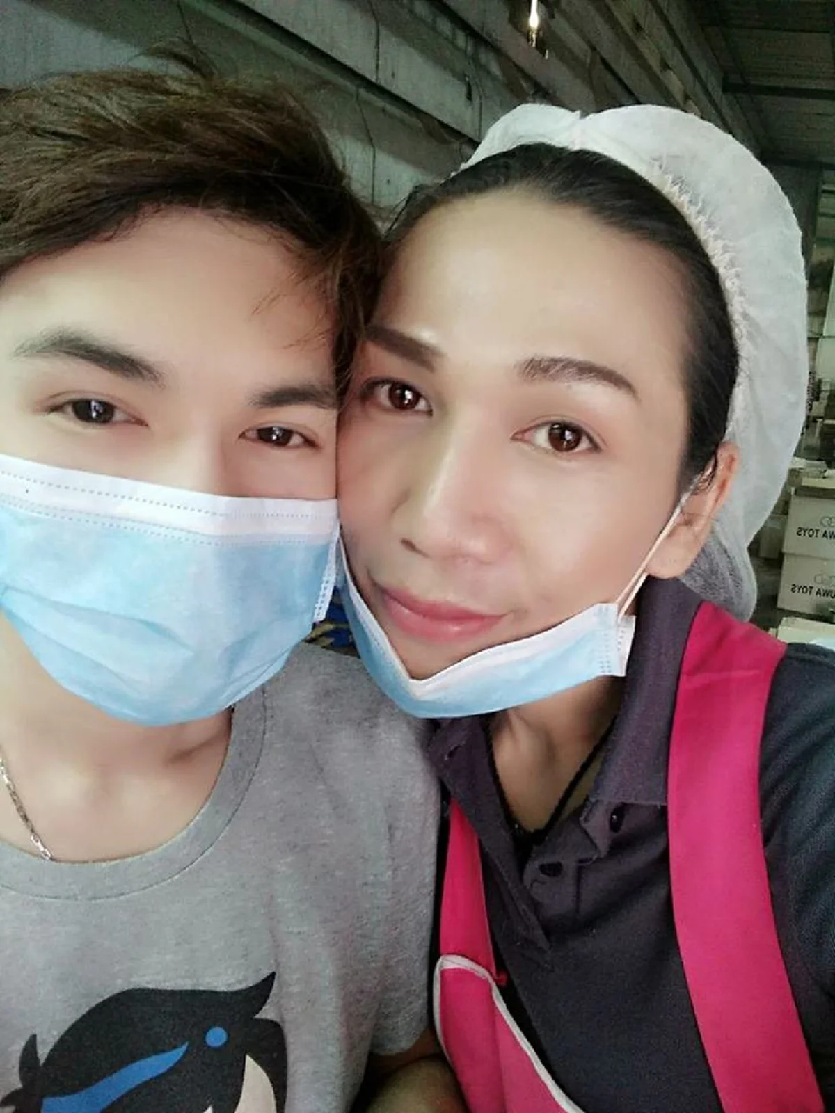 สุดยอดเลยจ้า!!! ส่องอาชีพของ "เอ็กซ์" Let Me In ที่ยังคงทำอยู่ แม้จะหล่อขึ้นจนเป็นดาราได้ นับถือหัวใจที่ไม่เคยห่างดิน (ชมภาพ)