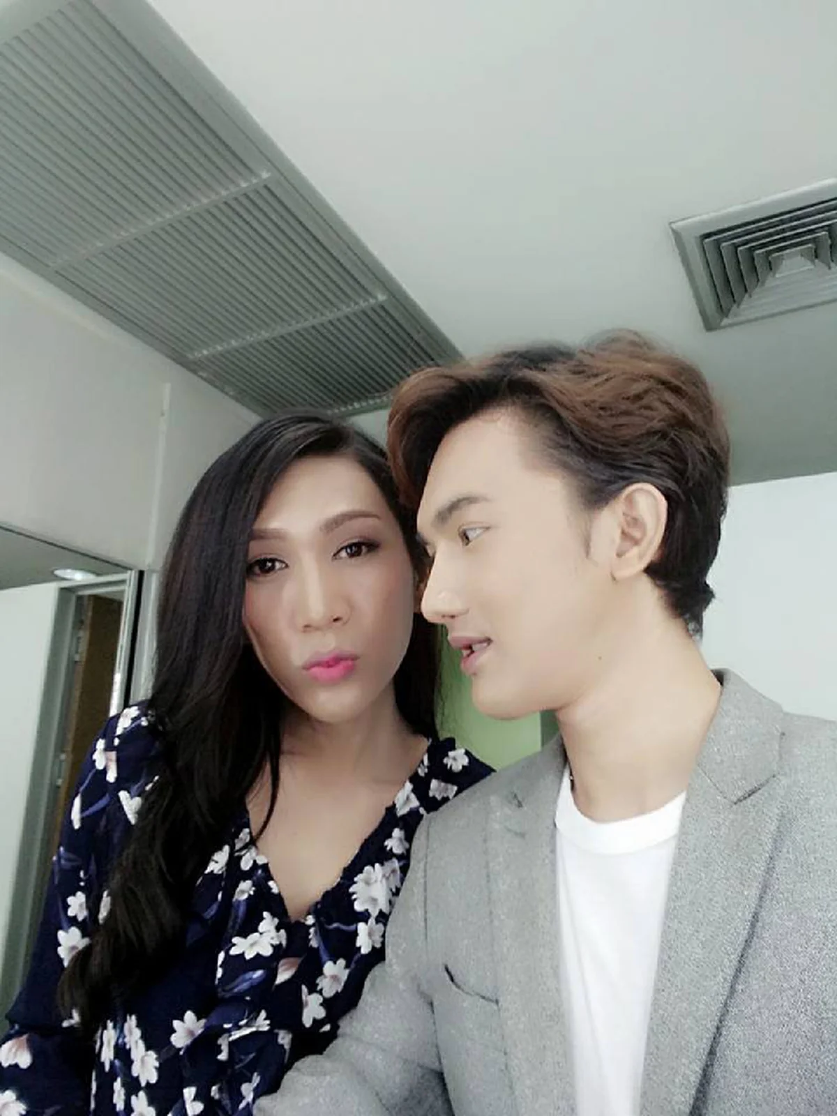 สุดยอดเลยจ้า!!! ส่องอาชีพของ "เอ็กซ์" Let Me In ที่ยังคงทำอยู่ แม้จะหล่อขึ้นจนเป็นดาราได้ นับถือหัวใจที่ไม่เคยห่างดิน (ชมภาพ)