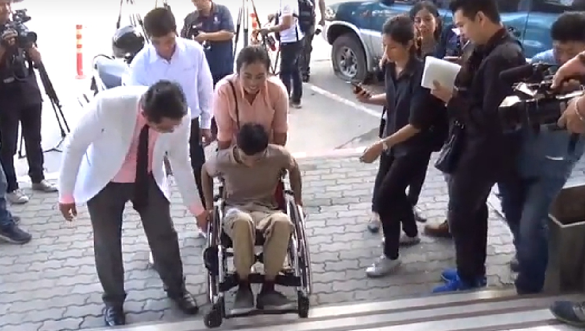 อีกคดีพึ่งพาสภ.ไม่ได้!!"น้องปอนด์"เด็กหนุ่มนครฯโดนยิงพิการ หอบสังขารจูงแม่ร้องกองปราบล่าคนเลว รันทด!2 ปีแก๊งอิทธิพลยังลอยนวลเล่น FB เย้ยกม.?